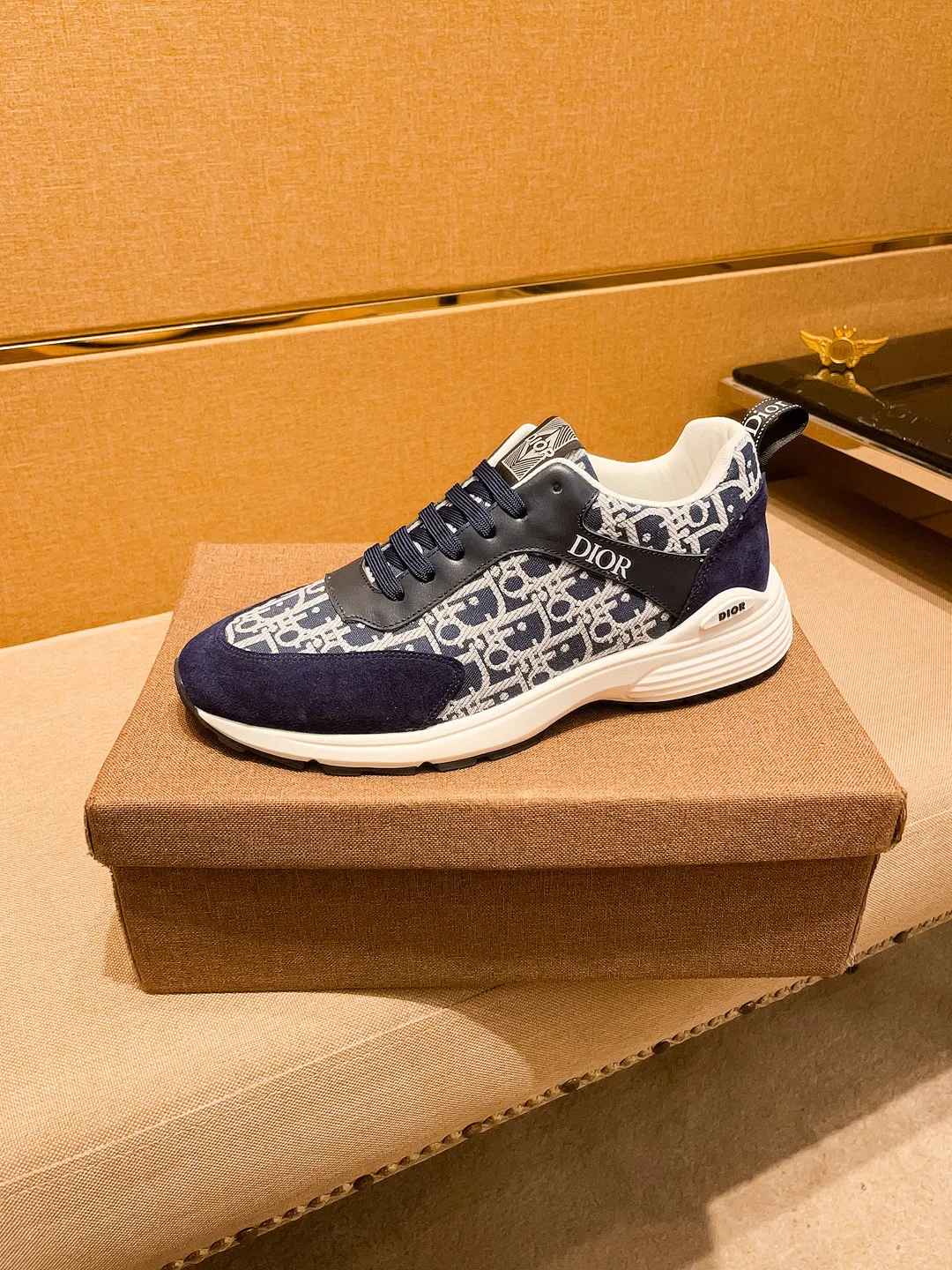 Men's shoes 💰 440💰【Dior】🔥 High-end men's shoes brand official website 1:1 latest masterpiece: the upper is made of Italian imported first-layer cowhide with a comfortable and breathable lining➕original non-slip and wear-resistant outsole🔥, making walking more convenient and comfortable! An exclusive new model, a stunning work, a beautiful 1:1 replica [color] compared to the official quality! Create a fashionable personality to set off your uniqueness! A must-have for trendy men! Classic🔥Size: 38-44 Color: 🔥Multiple colors available🔥.